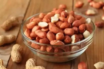 வேர்க்கடலையை ஏன் இரவு முழுவதுமு் தண்ணீரில் ஊற வைத்து சாப்பிட வேண்டும்? தெரிஞ்சிக்கங்க