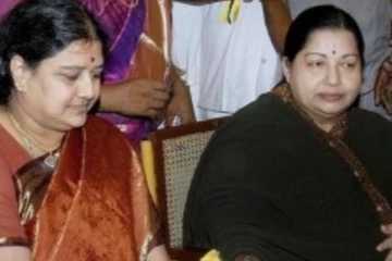 அன்று ஜெயலலிதா.. இன்று சசிகலா.. அரசியலில் எடுத்த ஒரே முடிவு.!