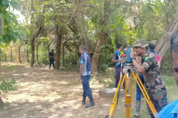 கிளிநொச்சியில் இராணுவத்தினரால் காணி சுவீகரிப்பு: எதிர்ப்பில் ஈடுபட்டுள்ள மக்கள் (photos)