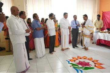 கல்வி அமைச்சு மற்றும் தேசிய கல்வி நிறுவகத்தில் சிறப்பிக்கப்பட்ட விஜயதசமி பூஜை (Photos)