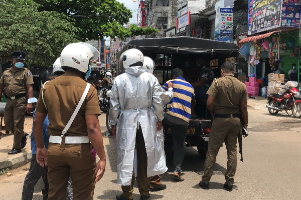 செய்மதி தொலைபேசிகளுடன் இந்திய பிரஜை கைது | Catches Up With Three Satellite Phones