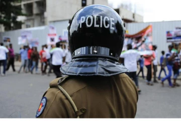 மட்டக்களப்பில் சடலமாக மீட்கப்பட்ட பெண்: சந்தேகநபரை கண்டுபிடிக்க மக்களிடம் உதவி கோரும் பொலிஸார் (Photo)