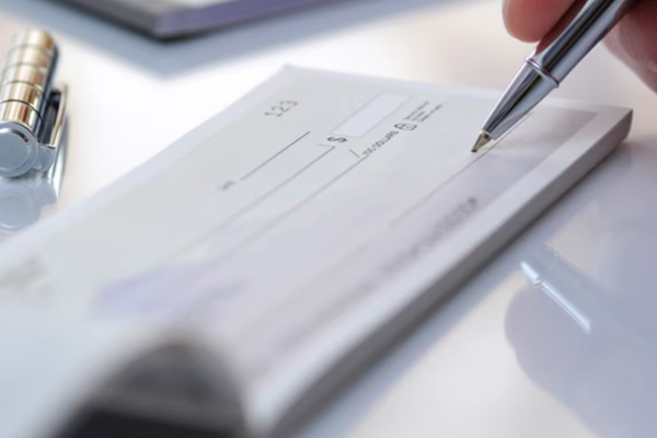 காசோலை வழங்குபவர்களுக்கான தகவல் | Punishment For Issuing A Check Without Cash
