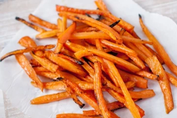 அதிக எண்ணெய் இல்லாமல் சூப்பரான கேரட் சிப்ஸ் செய்து சாப்பிட்டிருக்கீங்களா..?