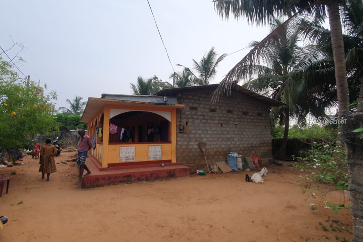 யாழில் மின்னல் தாக்கத்தினால் ஒரு வீடு சேதம்! | House Was Damaged By Lightning In Jaffna