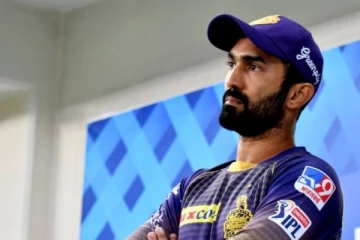 என்னால முடியாம போச்சே! மும்பை தோல்விக்கு பின் கோபத்தில் தமிழன் தினேஷ் கார்த்திக் செய்த செயல்