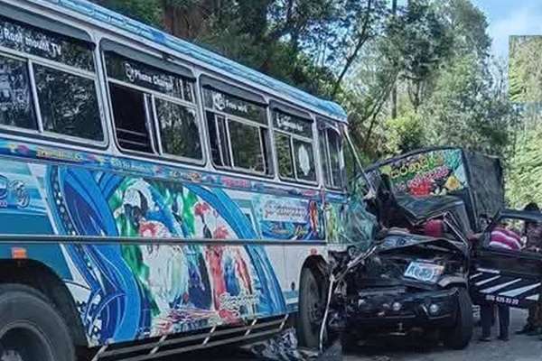 நுவரெலியாவில் பஸ் - லொறி விபத்து | Bus Lorry Accident In Nuwara Eliya