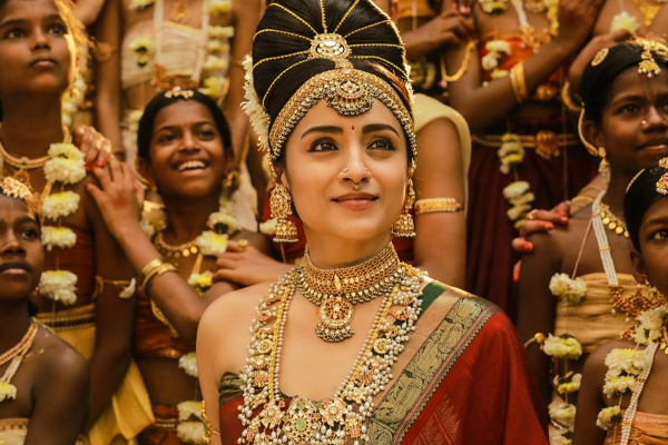 இந்த புகைப்படத்தில் இருக்கும் டாப் நடிகை யார் தெரியுமா.. தெரிஞ்சா ஷாக் ஆகிடுவீங்க | Top Actress Childhood Photo