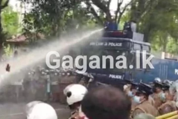 අන්තරේට ජල හා කදුළු ගෑස් ප්‍රහාර - දැඩි උණුසුම්කාරී තත්ත්වයක් - (VIDEO)