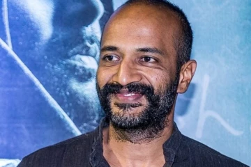 ஆடுகளம் கிஷோரின் முழு குடும்பத்தை பார்த்துள்ளீர்களா.. அழகிய புகைப்படம்