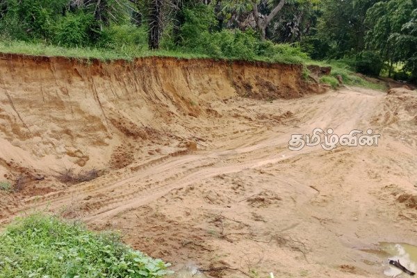 கிளிநொச்சியில் சட்டவிரோத செயற்பாடுகளை கட்டுப்படுத்தும் நோக்கில் கள விஜயம் | Field Visit Control Illegal Activities Kilinochchi கிளிநொச்சியில் சட்டவிரோத செயற்பாடுகளை கட்டுப்படுத்தும் நோக்கில் கள விஜயம் | Field Visit Control Illegal Activities Kilinochchi