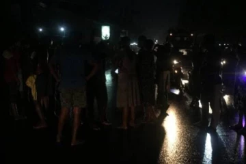 200 அடி கோபுரத்தில் ஏறிய இளைஞன்: வவுனியாவில் நிலவிய பதற்ற நிலை!