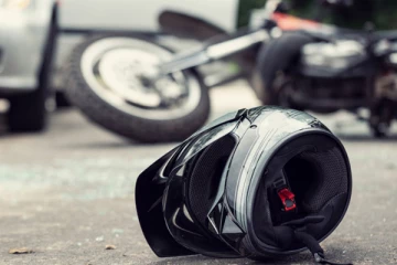 முச்சக்கரவண்டிகள் மீது மோதி விபத்து; இளைஞர் உயிரிழப்பு