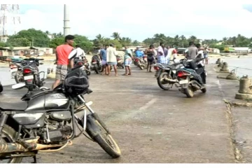 தனுஷ்கோடி கடல் வழியாக இலங்கைக்கு கடத்த இருந்த ஐஸ் போதைப்பொருள் பறிமுதல் (Photos)