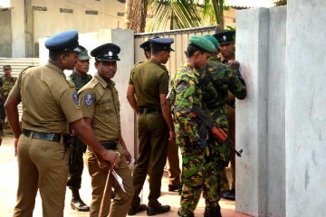 சீன கைத்துப்பாக்கியுடன் ஓய்வு பெற்ற படைச்சிப்பாய் கைது