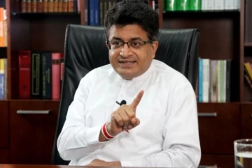அரசில் தவறு நடக்கும் போது அமைதியாக இருக்கமாட்டோம்: அமைச்சர் தடாலடி