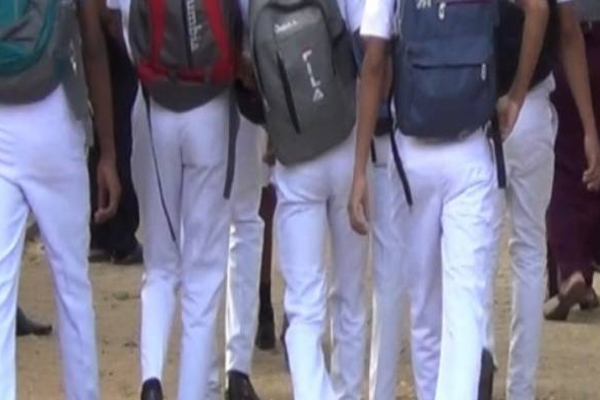 பாடசாலை மாணவர்களுக்கு கல்வி அமைச்சர் வெளியிட்ட முக்கிய அறிவிப்பு! | Sri Lanka School Students Books And Uniforms Feb