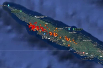 3 நாட்களில் 1800 நிலநடுக்கம்! அதிர்ந்துபோன எரிமலை தீவு