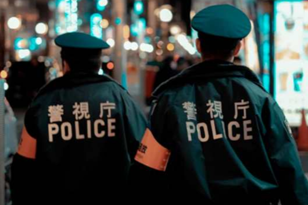 செக்ஸ் டாய்ஸ்? சூட்கேஸில் வெடிகுண்டா - பதறியடித்து வந்த போலீஸார்! | There Was A Sex Toys In A Briefcase Japan