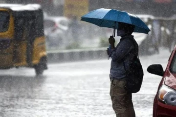 தமிழகத்தில் இன்று 4 மாவட்டங்களில் கனமழை பெய்யும்- வானிலை மையம் தகவல்