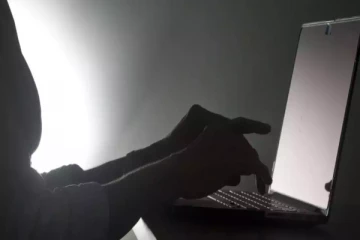 பெண்ணாக நடித்து பிக்குகளை ஏமாற்றிய பல்கலை மாணவன்