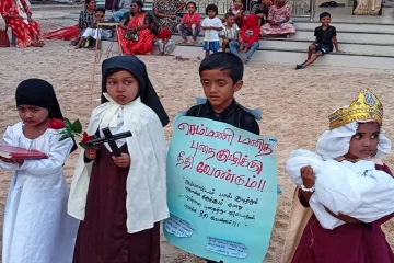 செம்மணிக்கு நீதி கோரி விநோத உடை போட்டியில் அனைவரையும் கண்கலங்க வைத்த சிறுவன்