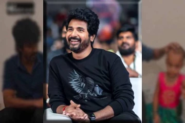 குட்டி பொண்ணுடன் கதை பேசும் சினிமா நட்சத்திரம்! என்ன பேசினார் தெரியுமா?