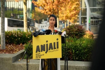 கனடாவில் கட்சித் தலைமைப் பதவிக்கு போட்டியிட்ட தமிழ் பெண்ணுக்கு நேர்ந்த கதி