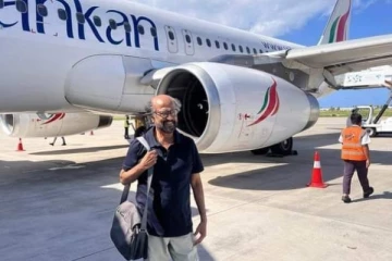 செம்ம ஜாலியா ட்ரிப் போன ரஜினி: இலங்கையில் உற்சாக வரவேற்பு