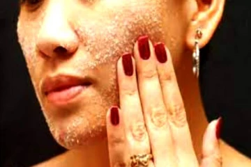 கரும்புள்ளிகளை நொடியில் மறையச் செய்யும் கடல் உப்பு! இந்திய பெண்களின் அழகின் இரகசியம் இது தானாம்