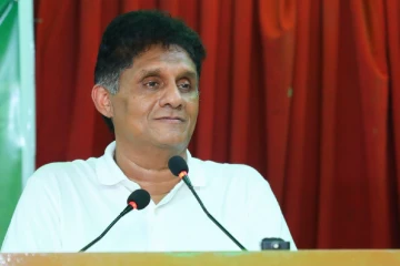 ප්ලීස් එපා.. ඉස්සෙල්ලා තියෙන ප්‍රශ්න ටික විසඳලා ඉන්න - නාමල්ගේ කතාවට සජිත්ගෙනුත් දැඩි විවේචනයක්