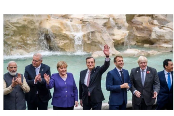 அழகிய நீருற்றுக்கு அருகில் குவிந்த உலகத்தலைவர்களுடன் பிரதமர் மோடி - வீடியோ வைரல்