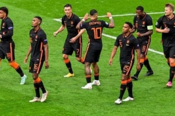 யூரோ கோப்பை கால்பந்து: காலிறுதிக்கு முந்தைய சுற்றுக்கு 16 அணிகள் முன்னேற்றம்