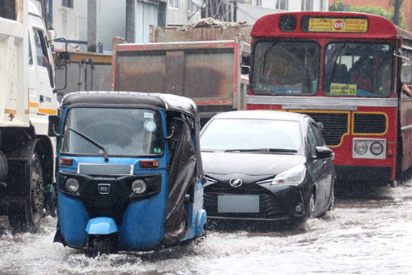 நீரில் மூழ்கிய கொழும்பின் பல வீதிகள் | Many Streets Of Colombo Submerged In Water