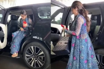 3 கோடி ரூபாய் மதிப்புள்ள கார்!! வந்திறங்கிய கிஸ்க்-னு ஆட்டம் போட்ட நடிகை..