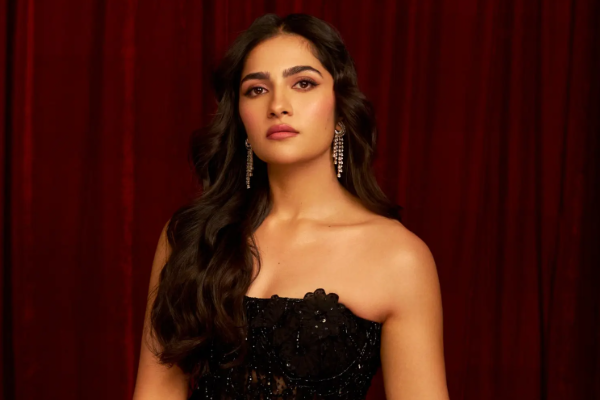 இளம் நடிகருக்கு ஜோடியாகும் ருக்மிணி வசந்த்.. படத்தின் இசையமைப்பாளர் சாய் அப்யங்கர்.. | Rukmini Vasanth Next Movie With Dhruv Vikram இளம் நடிகருக்கு ஜோடியாகும் ருக்மிணி வசந்த்.. படத்தின் இசையமைப்பாளர் சாய் அப்யங்கர்.. | Rukmini Vasanth Next Movie With Dhruv Vikram