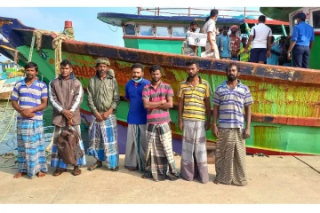 எல்லை தாண்டி மீன்பிடியில் ஈடுபட்ட ராமேஸ்வரம் மீனவர்கள் பலர் படகுடன் கைது (Video)