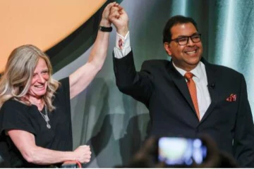 அல்பேர்ட்டா என்.டி.பி கட்சியின் தலைவராக நாஹீட் நன்ஸீ தெரிவு