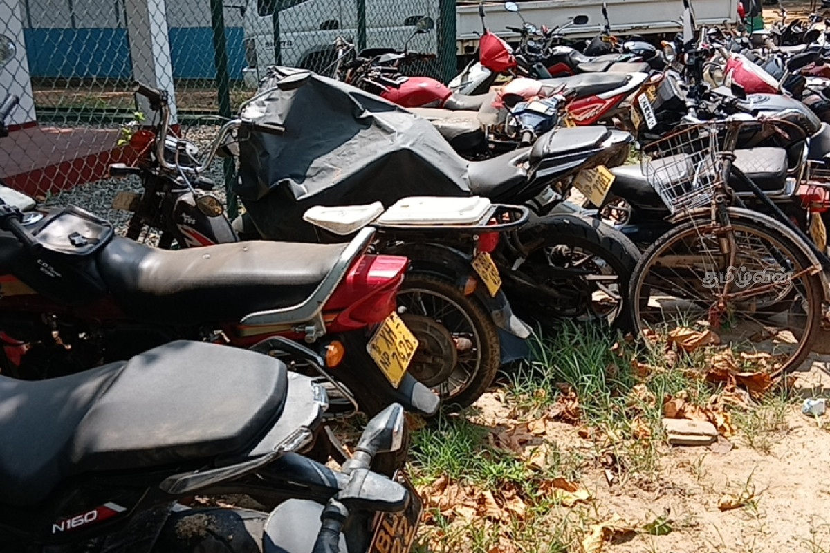 40இற்கும் அதிகமான மோட்டார் சைக்கிள்கள் பொலிஸாரால் பறிமுதல் | More Than 40 Motorcycles Seized By Police