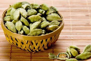 காலையில் வெறும் வயிற்றில் ஏலக்காய் சாப்பிடுவதால் என்னென்ன நன்மைகள் கிடைக்கும் தெரியுமா?