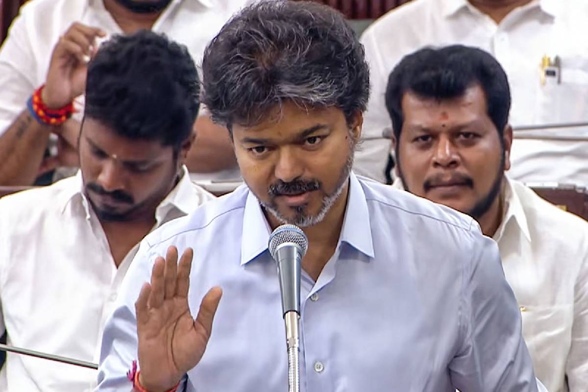 பாகிஸ்தானிலிருந்து முதல்வர் விஜய் போல் AI வீடியோ உருவாக்கி மோசடி - காவல்துறை எச்சரிக்கை | Police Warns Cm Vijay Deepfake Video From Pakistan பாகிஸ்தானிலிருந்து முதல்வர் விஜய் போல் AI வீடியோ உருவாக்கி மோசடி - காவல்துறை எச்சரிக்கை | Police Warns Cm Vijay Deepfake Video From Pakistan