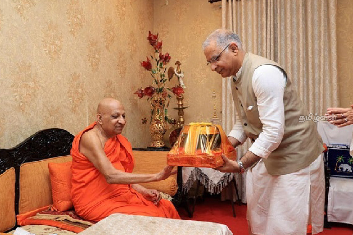 இலங்கையின் அபிவிருத்தித் திட்டங்கள் தொடர்பில் மகாநாயக்க தேரர்களுக்கு இந்தியத் தூதுவர் விளக்கம் | Indian Ambassador S Explanation Mahanayake Theros