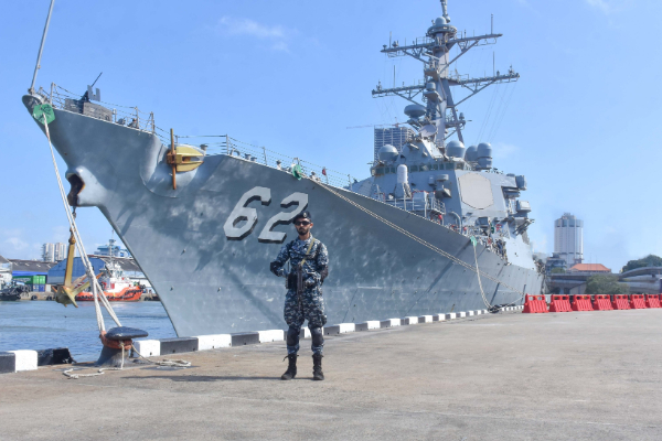 கொழும்பை வந்தடைந்த அமெரிக்க கடற்படையின் USS Fitzgerald! | Us Warship Enters Srilanka