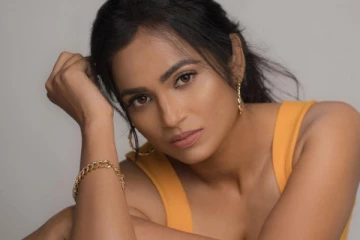 மீண்டும் கிளாமர் ட்ராக்கில் ரம்யா பாண்டியன்.. ஹாட் கிளிக்ஸ்