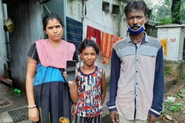 ஏழை மாணவியின் கல்விக்காக 12 மாம்பழங்களை ரூ.1.2 லட்சத்திற்கு வாங்கிய தொழிலதிபர்! | Businessman Buys 12 Mango12 Lakh For Poor Student ஏழை மாணவியின் கல்விக்காக 12 மாம்பழங்களை ரூ.1.2 லட்சத்திற்கு வாங்கிய தொழிலதிபர்! | Businessman Buys 12 Mango12 Lakh For Poor Student