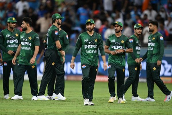 ஆசிய கிண்ண தொடர்: மைதானத்துக்கு வர மறுத்த பாகிஸ்தான் அணி | Pakistan Uae Match Live Update