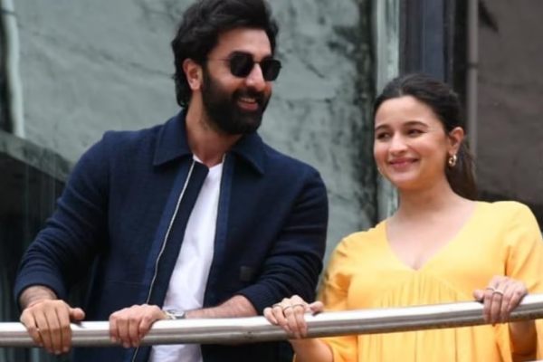 மாதம் 4 லட்சம் ரூபாய் வாடகை கட்டும் பிரபல நடிகர்.. யார் பாருங்க | Ranbir Kapoor And Alia Bhatt Rent House For 4 Lakh