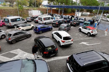 எரிபொருள் நெருக்கடியால் ஸ்தம்பிதமடைந்த பிரான்ஸ்!