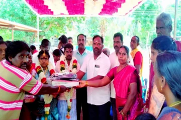 பெற்றோரை இழந்த பெண் - திருமணம், வளைகாப்பு செய்து வைத்த ஊர் மக்கள்!