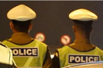 இரவுவேளையில் பெண்ணை தேடிச்சென்ற பொலிஸ் அதிகாரிக்கு நேர்ந்த கதி!